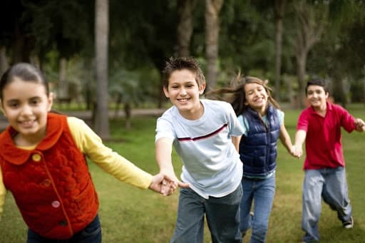 اهمیت دوست یابی در کودکان و نوجوانان